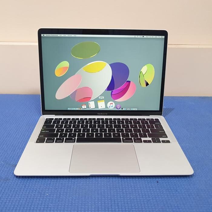 MacBook Air Retina 13-inch Chip M1 2020 Ram 8GB SSD